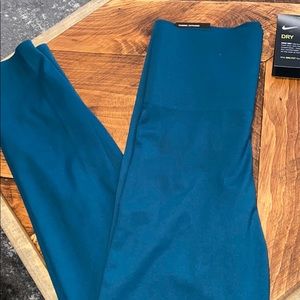 NWT Nike sculpt tights